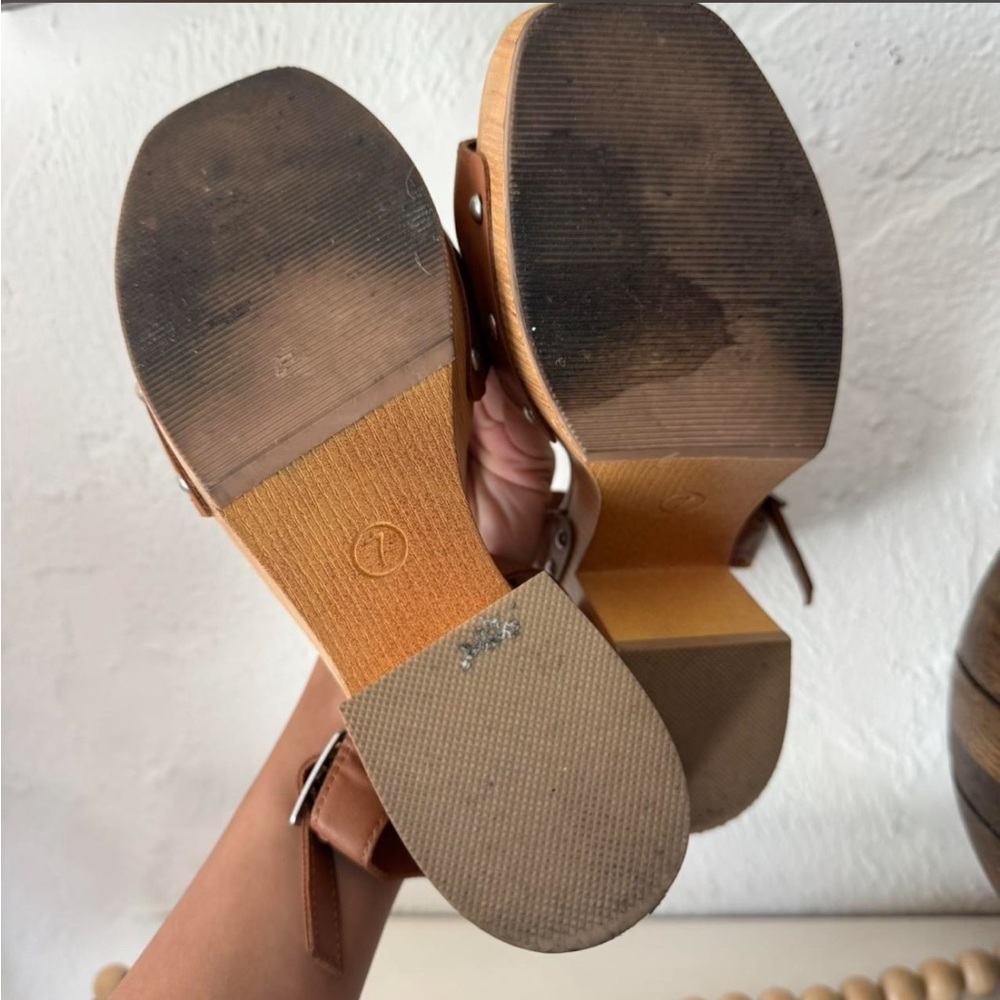 Universal Thread heels - Picture 3 of 3